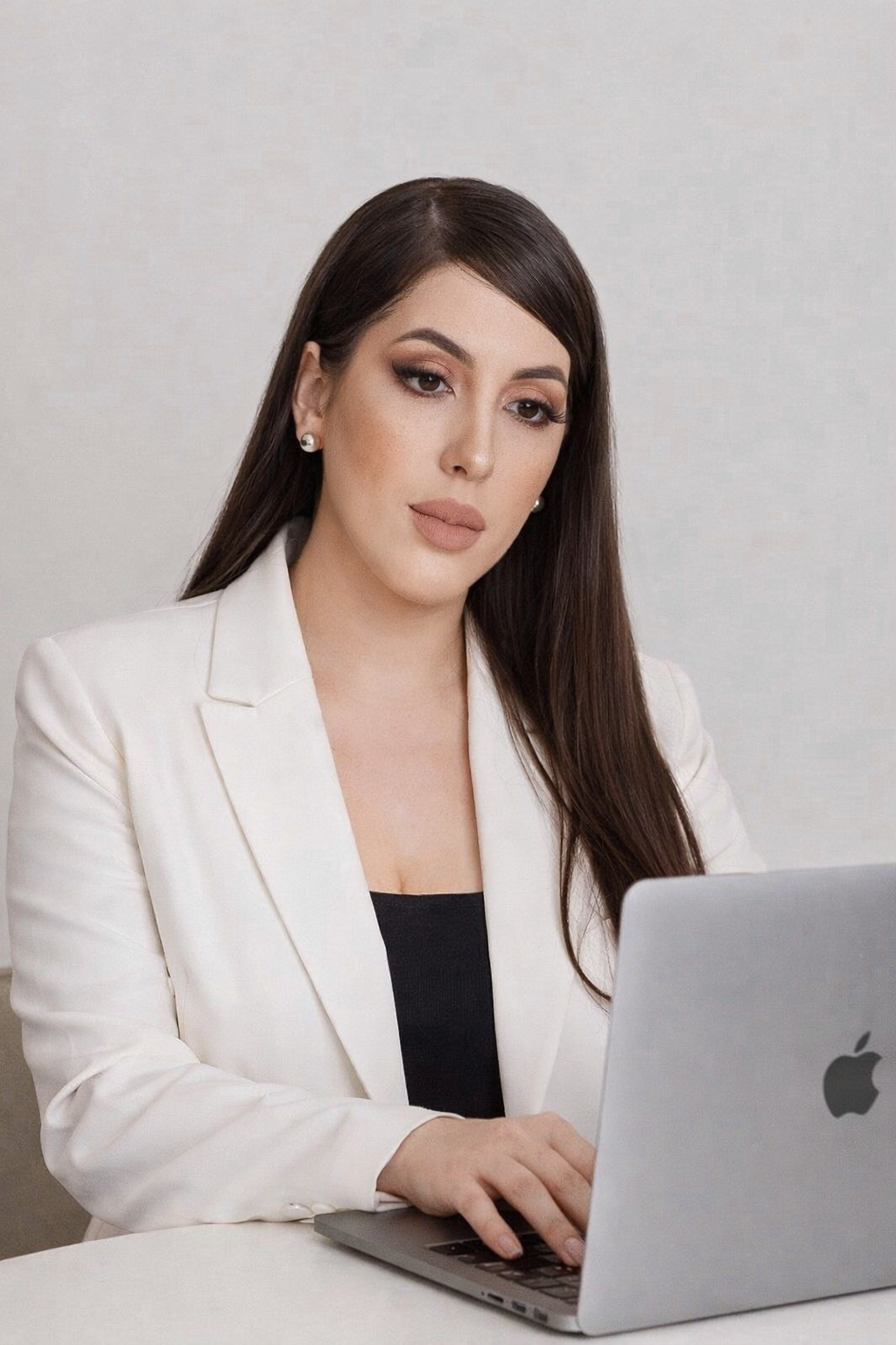 A SUA MARCA PODE GANHAR DESTAQUE COM A AGÊNCIA DE VANESSA BRUNT